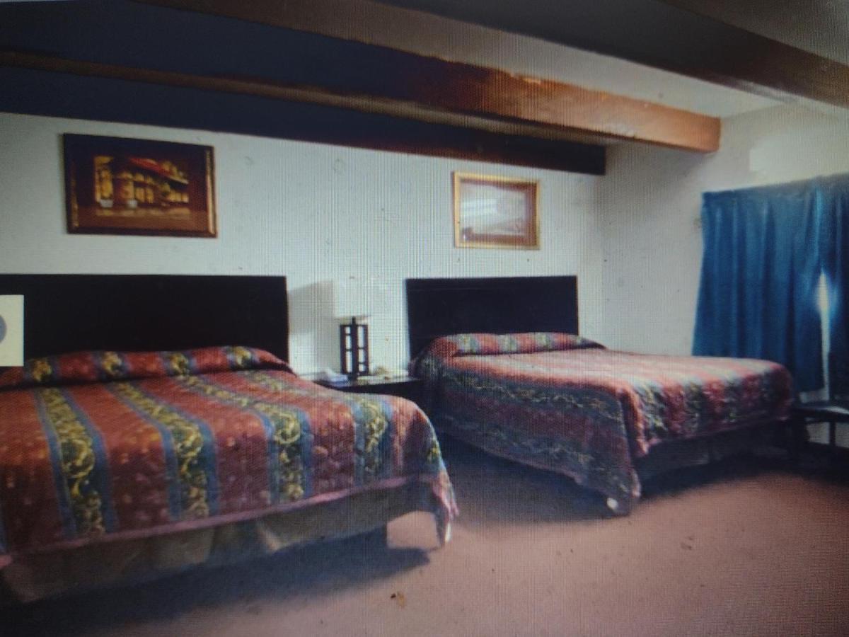 Budget Inn & Suites -Super-Ice Cold Spotless Rooms- Door-To-Door Lit Parking & Lowest Price Plus Hbo Max,Spanish Tv, Internet Free!! Freer Экстерьер фото