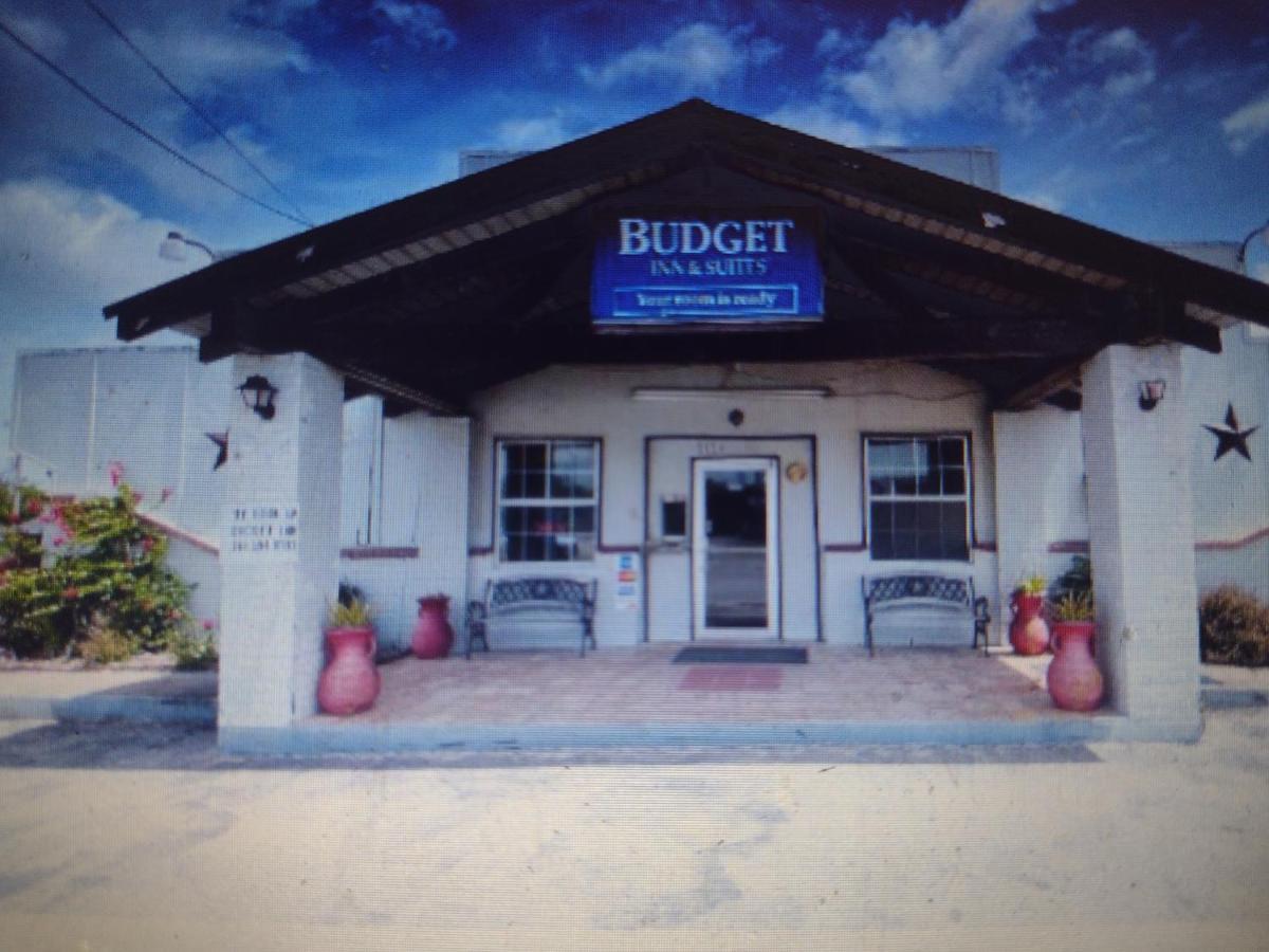 Budget Inn & Suites -Super-Ice Cold Spotless Rooms- Door-To-Door Lit Parking & Lowest Price Plus Hbo Max,Spanish Tv, Internet Free!! Freer Экстерьер фото